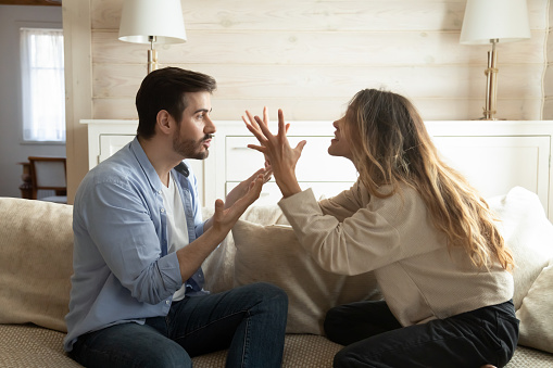 6 Signs You Are in A Manipulative Relationship